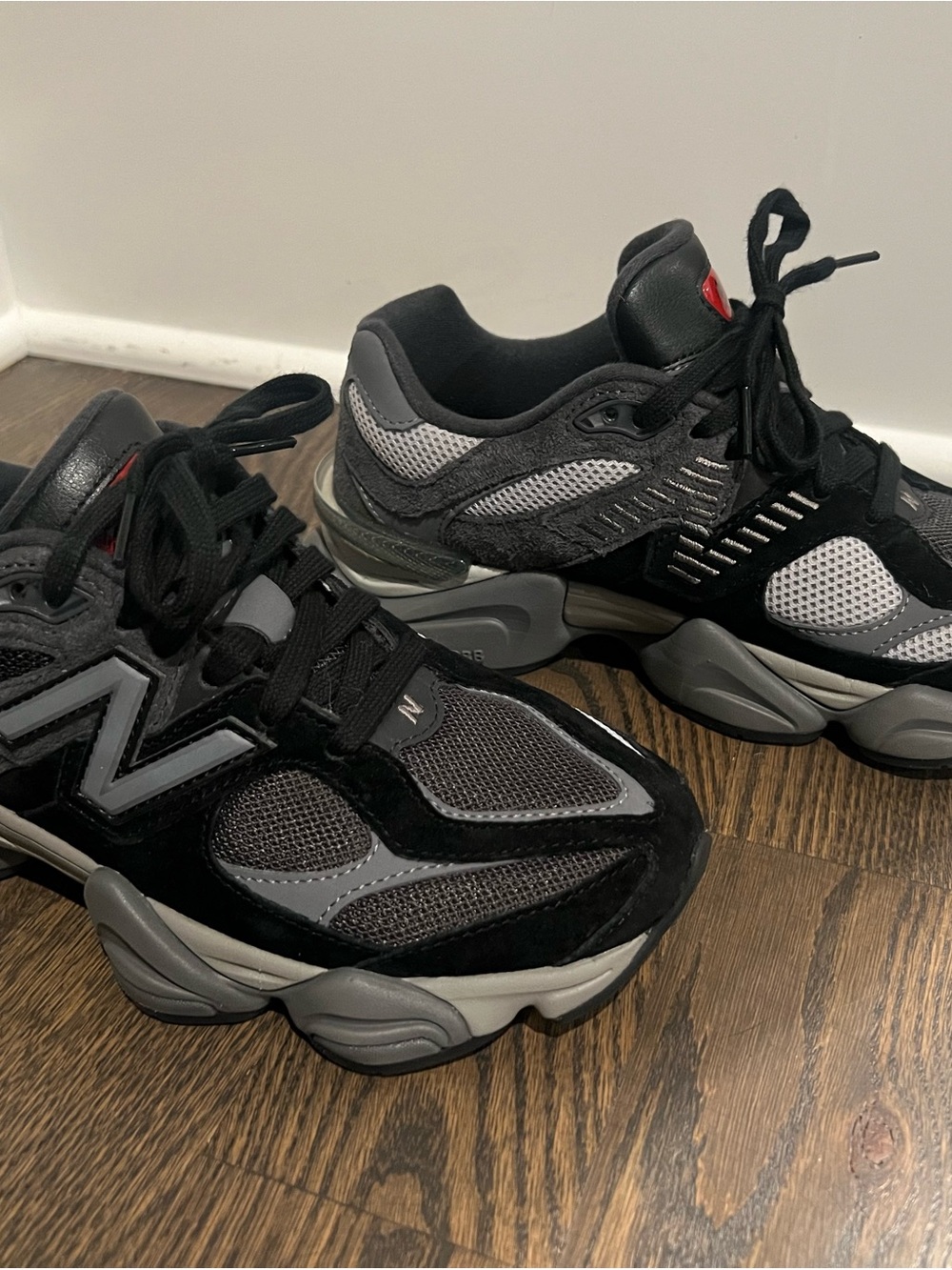 New Balance Men's 9060 Black and Gray Chunky Sneaker